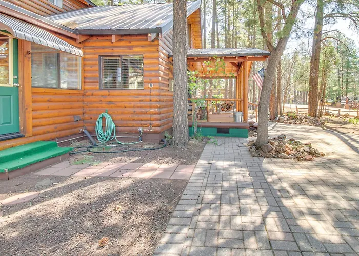 Near Scenic Trails! Woodsy Log In Lakeside Holiday home *