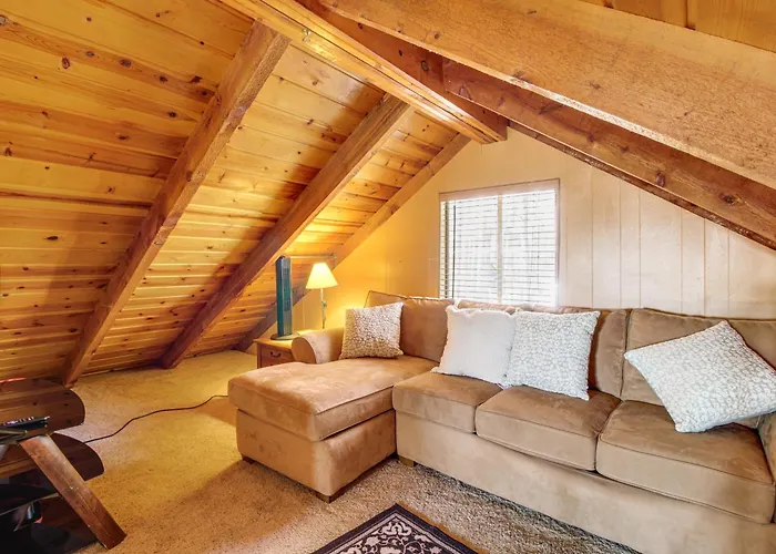 Near Scenic Trails! Woodsy Log In Lakeside Holiday home