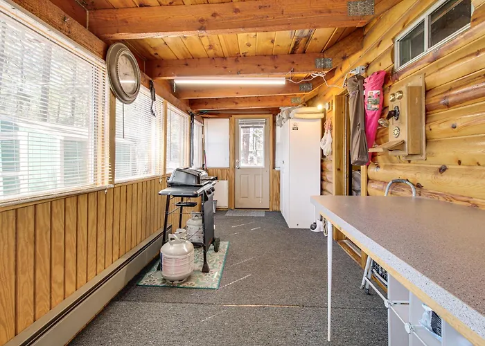 Near Scenic Trails! Woodsy Log In Lakeside Holiday home