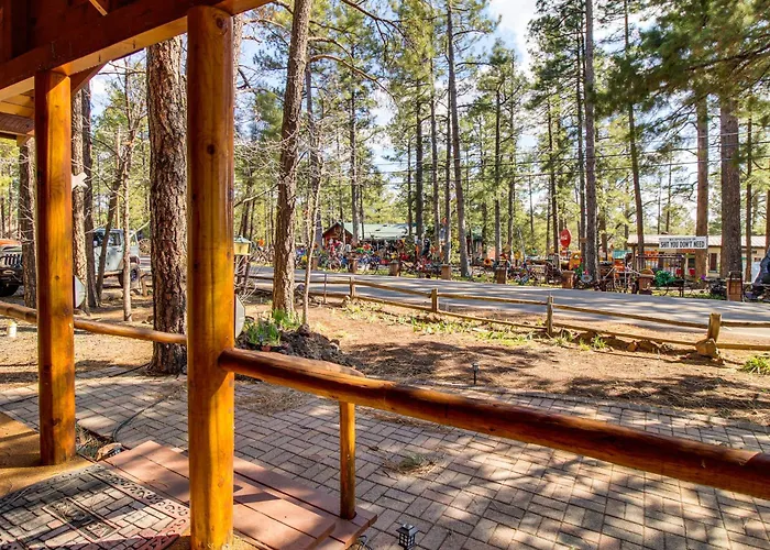 Near Scenic Trails! Woodsy Log In Lakeside Holiday home Pinetop-Lakeside