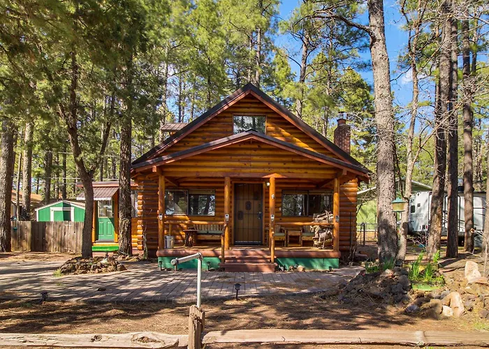 Holiday home Near Scenic Trails! Woodsy Log In Lakeside *