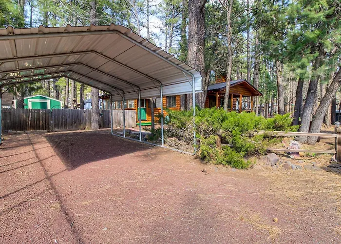 Near Scenic Trails! Woodsy Log In Lakeside Holiday home *