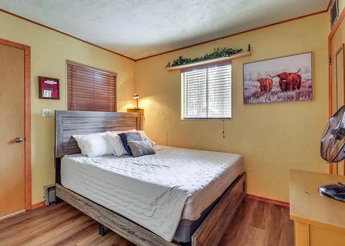 Holiday home Near Scenic Trails! Woodsy Log In Lakeside Pinetop-Lakeside